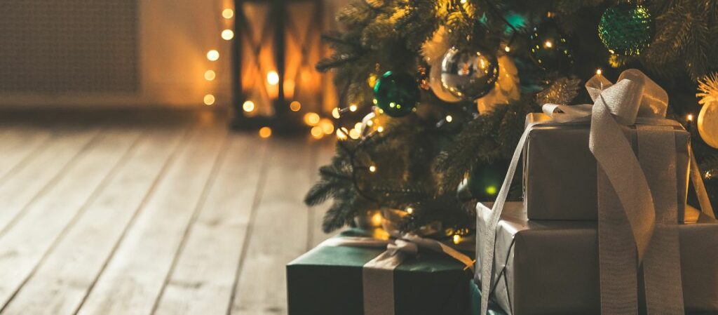 Weihnachtsbaum mit Geschenken - Holunder unterm Weihnachtsbaum - Gesundheit verschenken